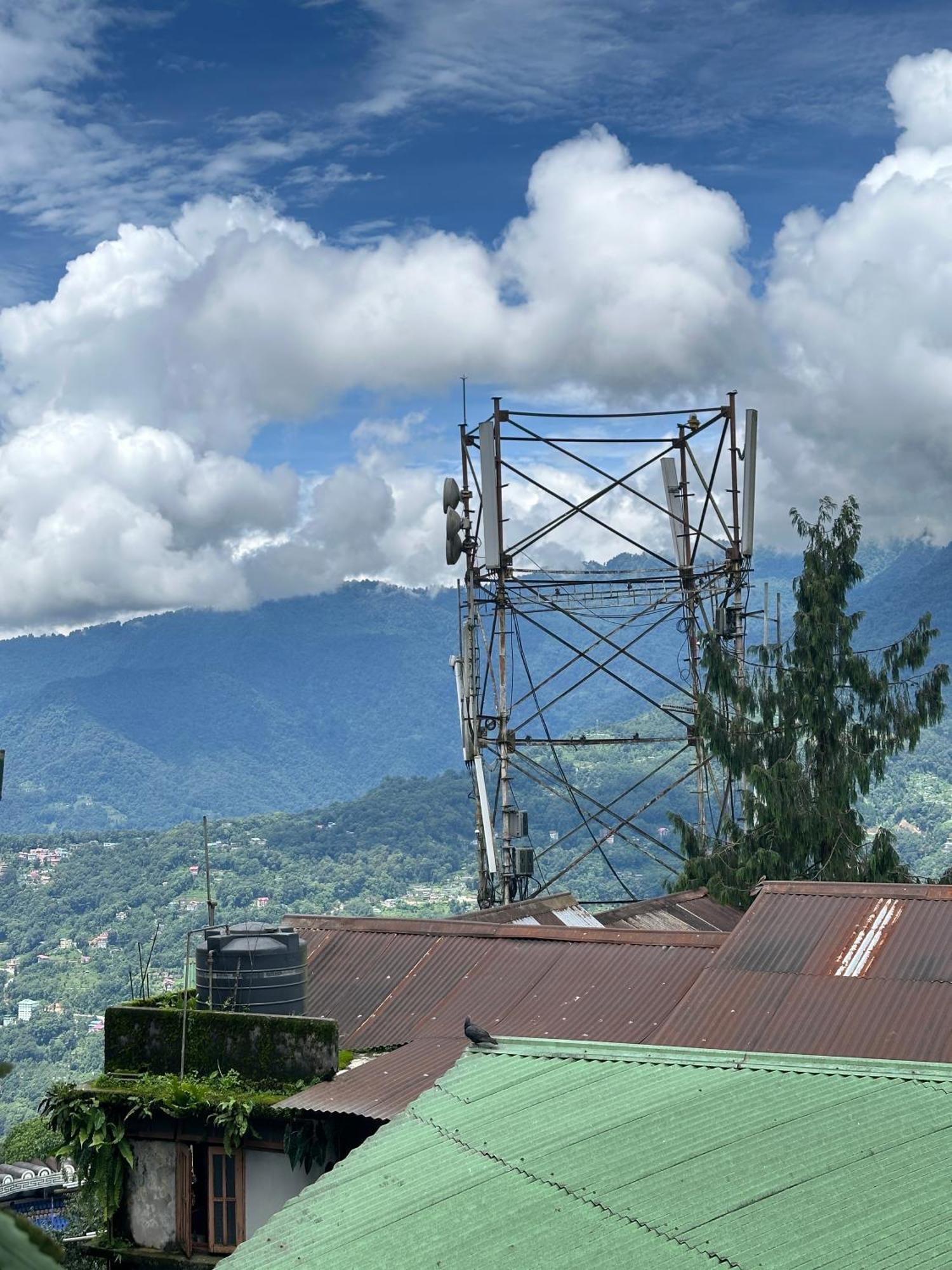 Nindik Hotel Gangtok Exterior photo